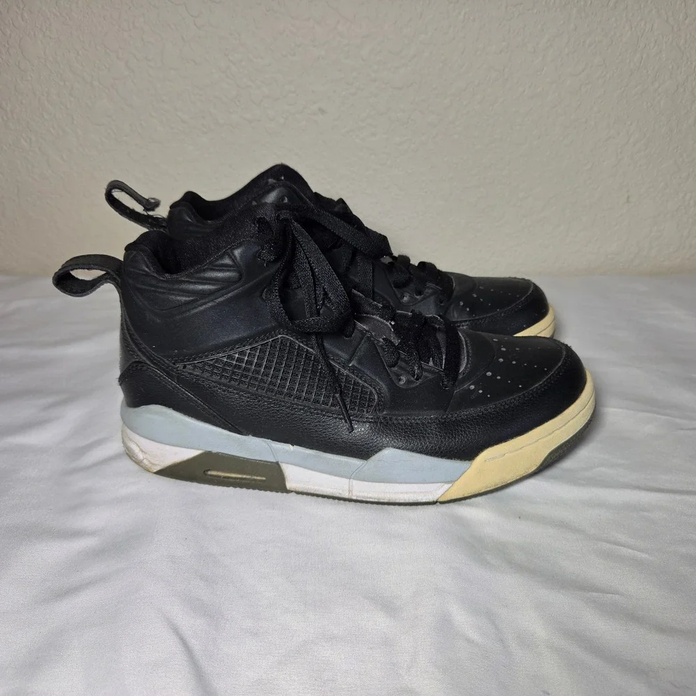Nike Air Jordan Flight Black White Grey Sneakers 654975-001 Youth Size 6Y